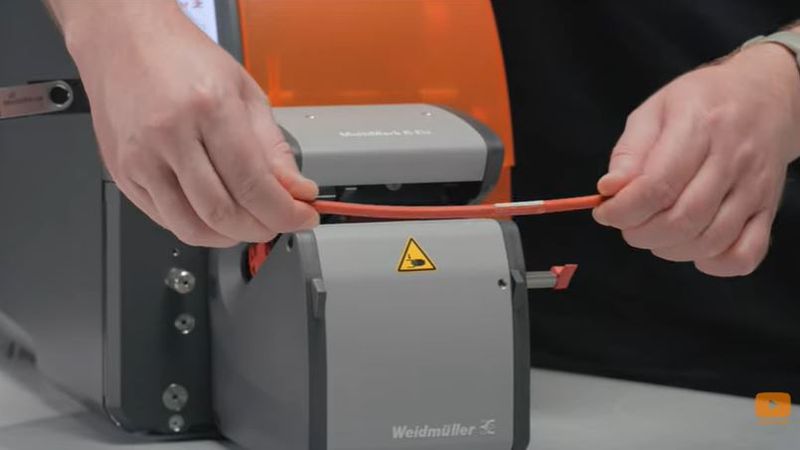 По-бързо и по-интелигентно маркиране на кабели с новия принтер THM MultiMark Plus R на Weidmueller