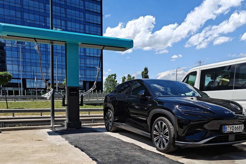 Първата станция за ултрабързо зареждане на електромобили на BYD в ЦИЕ е монтирана в София