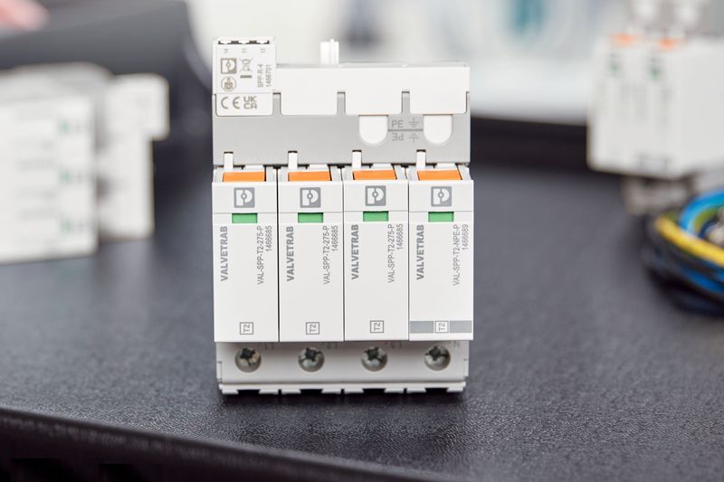 FLT-SPP и VAL-SPP на Phoenix Contact успешно преминаха тест за съответствие с IEC 61643